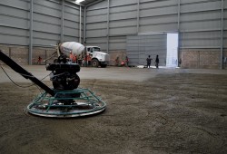 Piso de concreto pulido con allanadora. Piso de concreto pulido con allanadora PSI