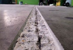 Apertura de juntas de construcción. mantenimiento de pisos industriales Apertura de juntas de construcción PSI